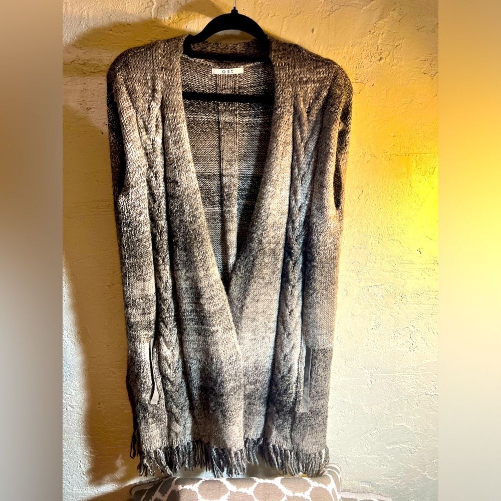 Sweater cardigan, by OST,sleeveless, excellent condition, taupes, brn, fringe